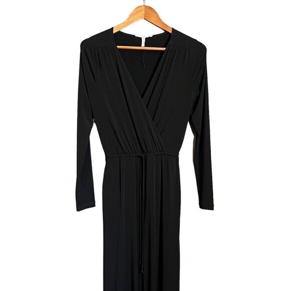 BCBGeneration black surplice jumpsuit. Size xs - Picture 3 of 14